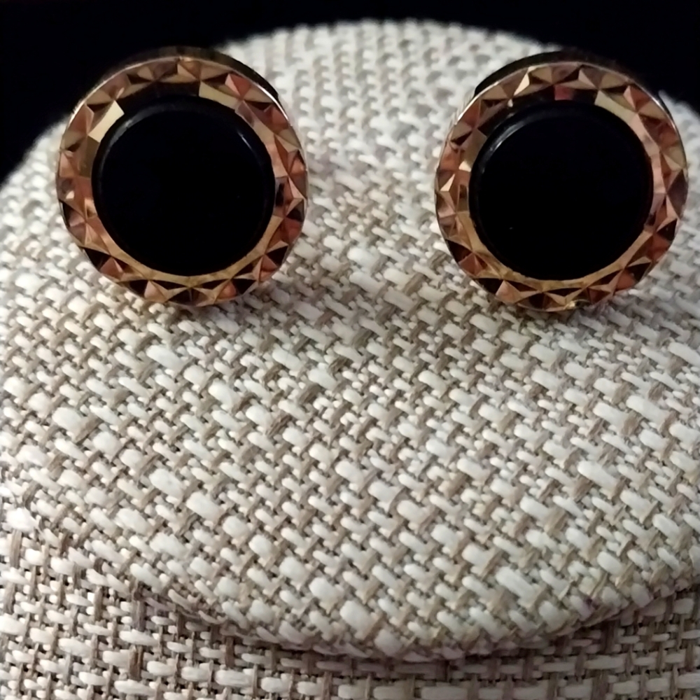 Beautiful Hickok cufflinks Onyx with gold diamond cut